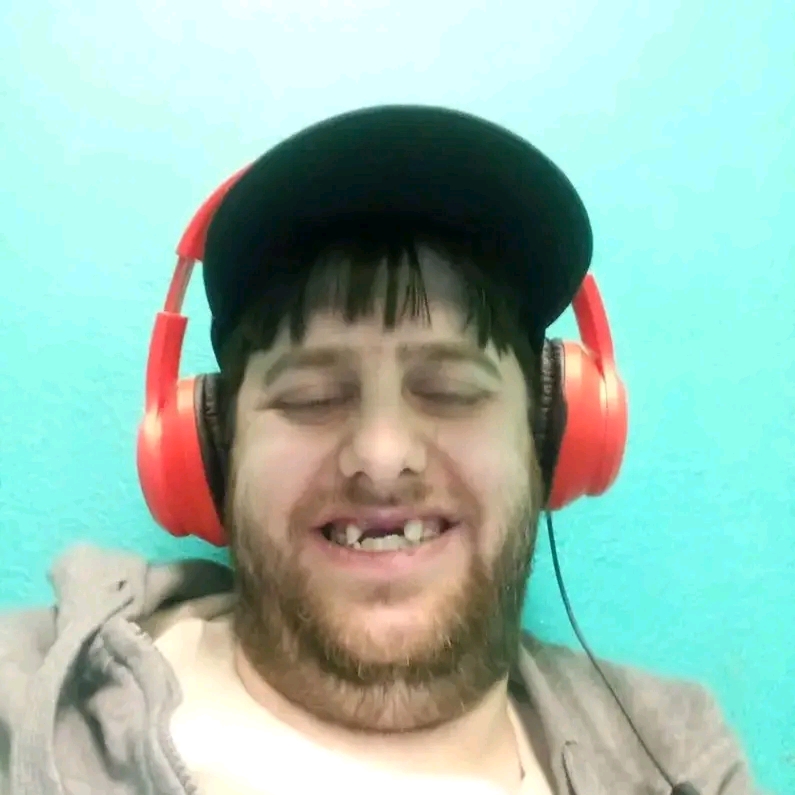 Aaron M, 38 , Australia